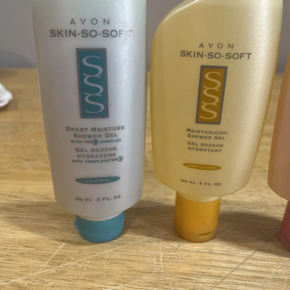 Avon Skin So Soft Soft & Sensual Original Moisturizing‎ Shower Gel 5oz~NOS Hang